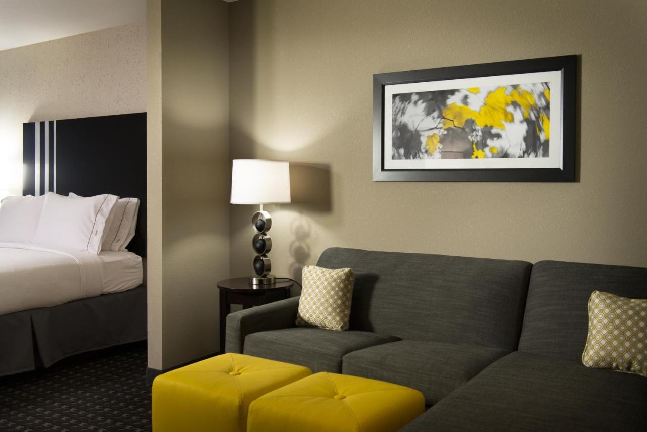Holiday Inn Express And Suites Madison Central By Ihg Esterno foto