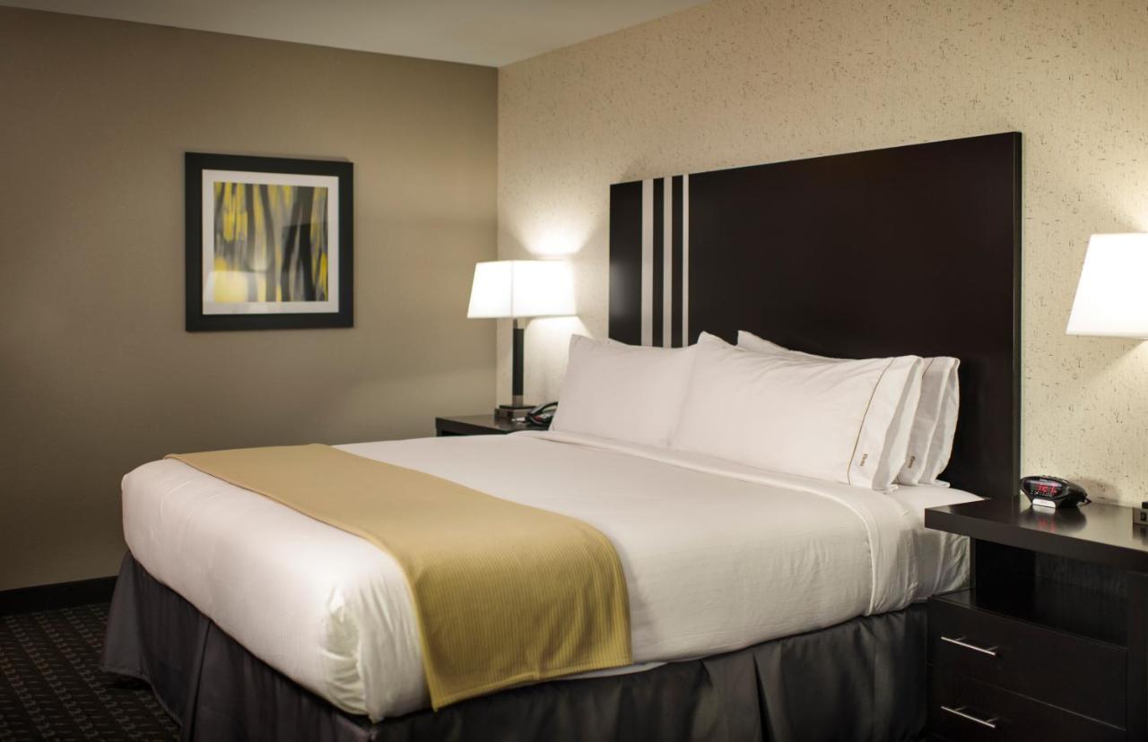 Holiday Inn Express And Suites Madison Central By Ihg Esterno foto