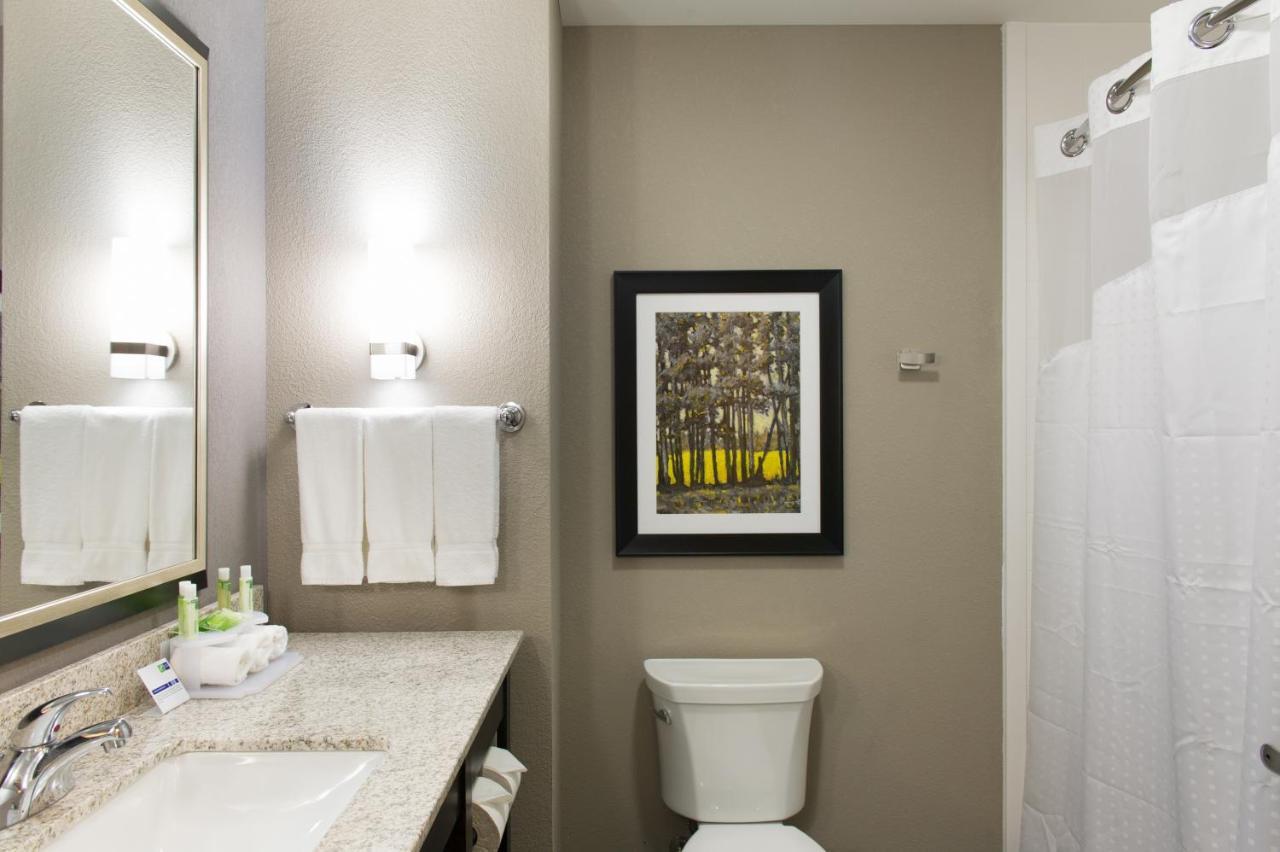 Holiday Inn Express And Suites Madison Central By Ihg Esterno foto