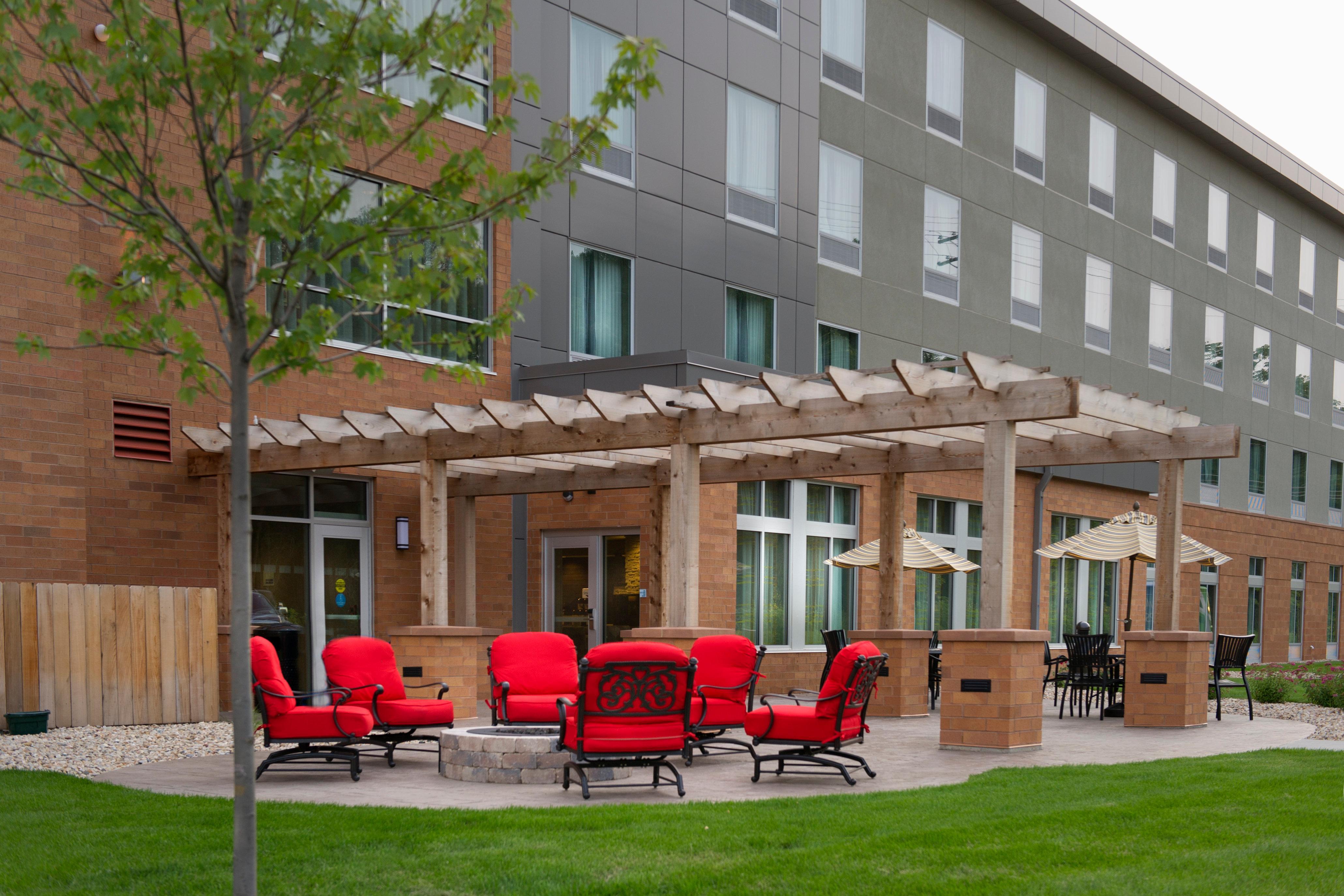 Holiday Inn Express And Suites Madison Central By Ihg Esterno foto