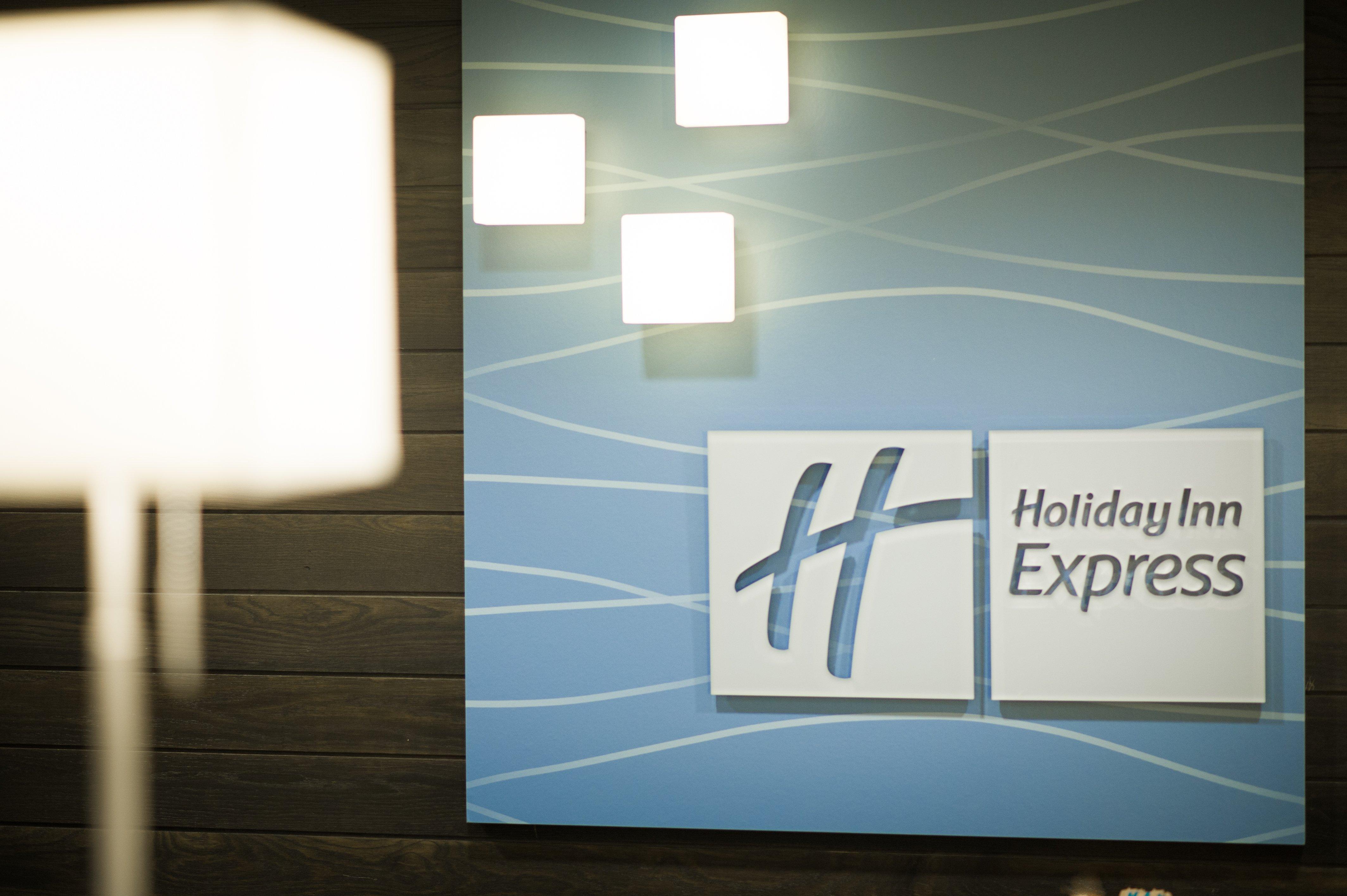 Holiday Inn Express And Suites Madison Central By Ihg Esterno foto