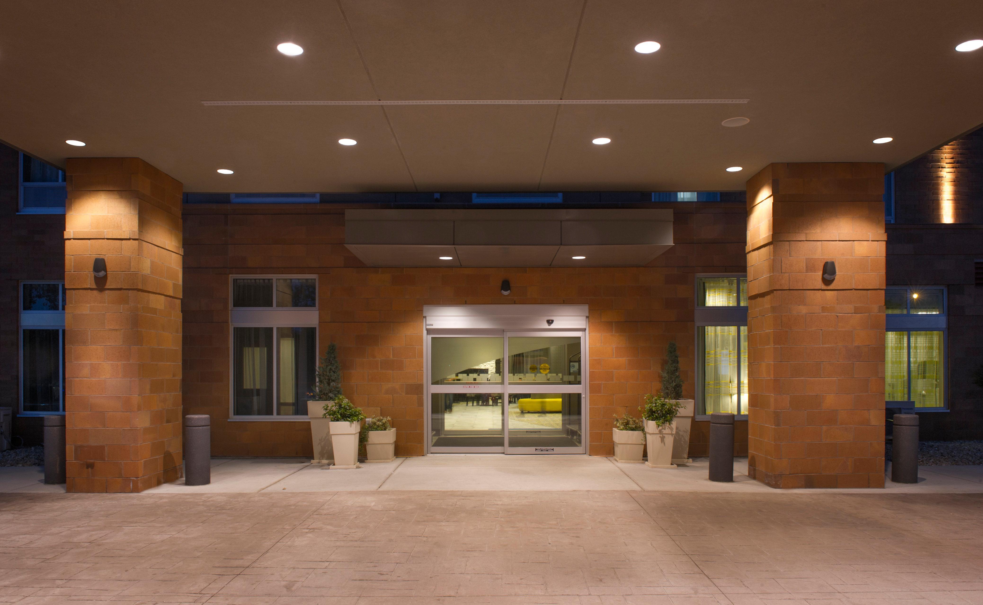 Holiday Inn Express And Suites Madison Central By Ihg Esterno foto